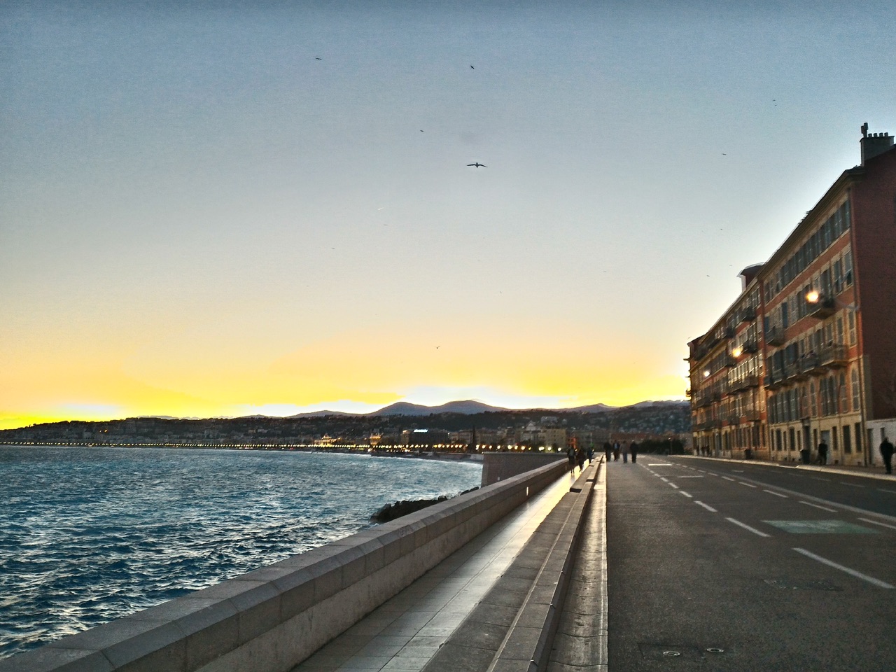 法國尼斯海灘傍晚夕陽