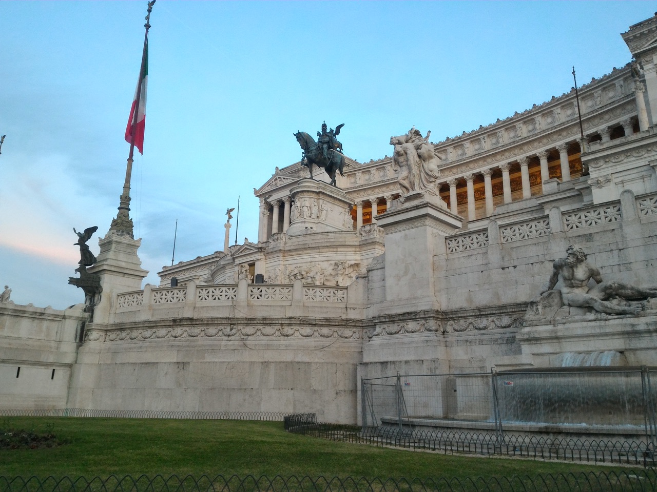 維托里亞諾艾曼紐二世紀念館Vittorio Emanuele II Museo della Patria (Altare della Patria)